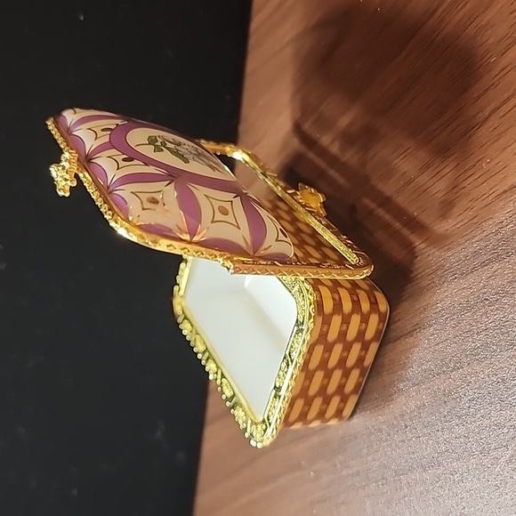 Ceramic Picnic Basket trinket box - Picture 4 of 9